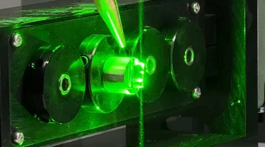 Diamond green laser cutting